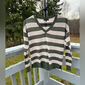 RW&CO. Women’s sweater. Size XS